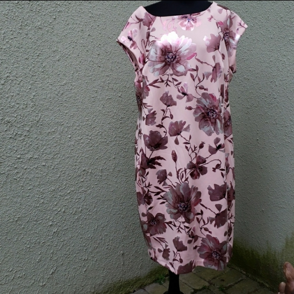 ECI NY Pink Dress with Metalic Floral Graphic